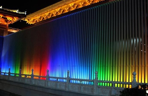 大（dà）功率LED洗牆燈的特點和裝飾效果